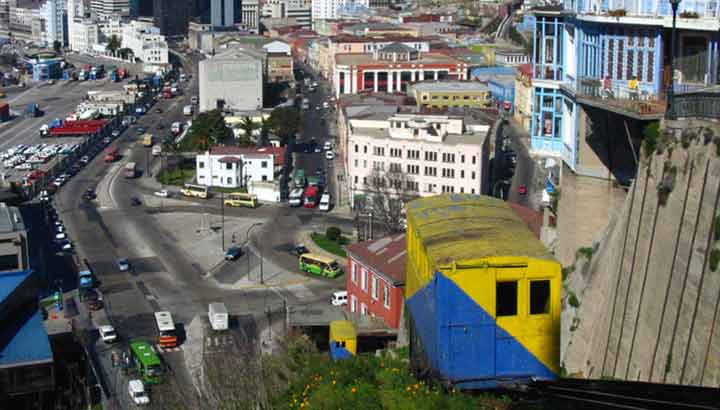 Autoridades y vecinos de Valparaíso solicitaron al gobierno que otorgue una parte del presupuesto del 2025 para la reparación de los ascensores