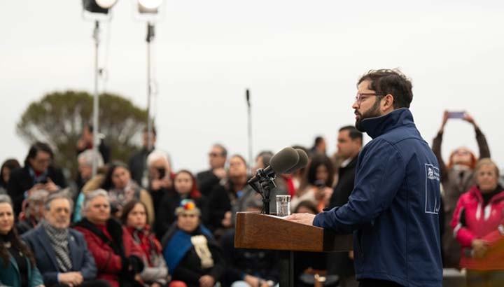 En San Antonio, presidente Gabriel Boric anunció envío de proyecto de ley de salud mental integral.