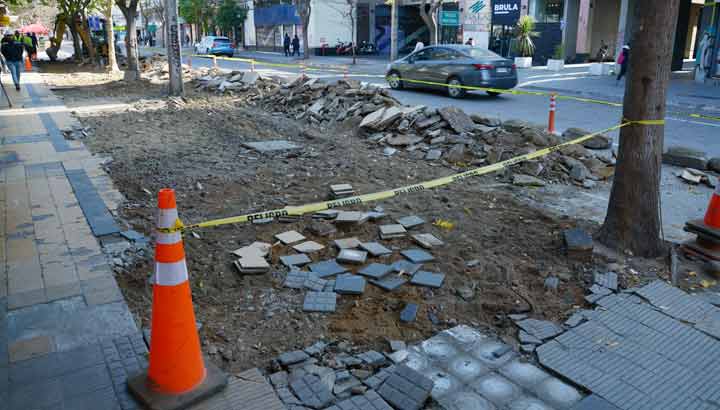 Ya se iniciaron las obras de renovación para recuperar las aceras de la avenida Arlegui en Viña del Mar.