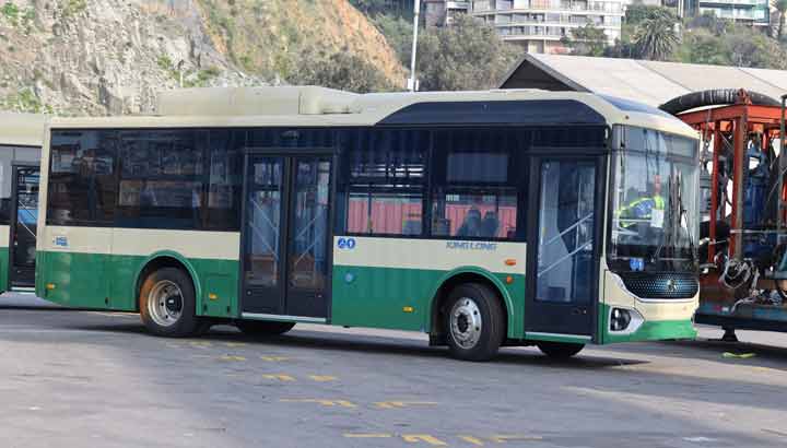 44 nuevos buses eléctricos llegan para reforzar el transporte público en Valparaíso.