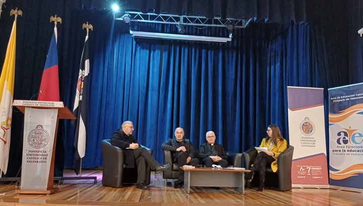 Directores de colegios católicos se reunieron para abordar temas de convivencia escolar en la PUCV.