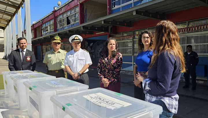 Comenzó proceso de instalación de mesas para las Elecciones Municipales y Regionales en Valparaíso.