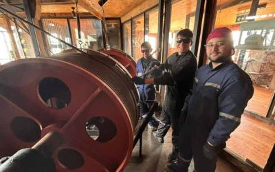 Estudiantes del Duoc UC Valparaíso realizan labores de diagnóstico de Ascensor Concepción