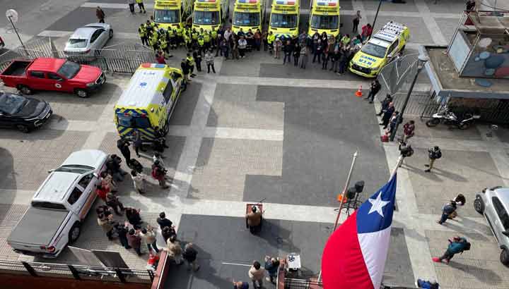 Gobierno Regional de Valparaíso entregó ambulancias al SSVSA.