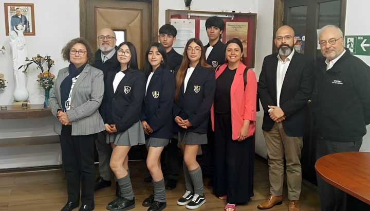 Directivos y estudiantes del liceo Santa Teresa de Ávila se reunieron con Delegación para la Educación