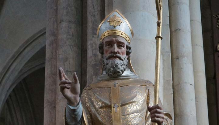 Estatua de San Lorenzo en la capilla absidal de la Colegiata de Notre-Dame y Saint-Laurent en Eu (Sena Marítimo, Francia).