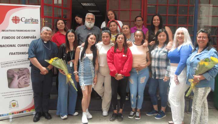 Pastoral Social Caritas Valparaíso realizó entrega de certificados a internas del CPF Valparaíso que finalizaron el curso de corte y confección